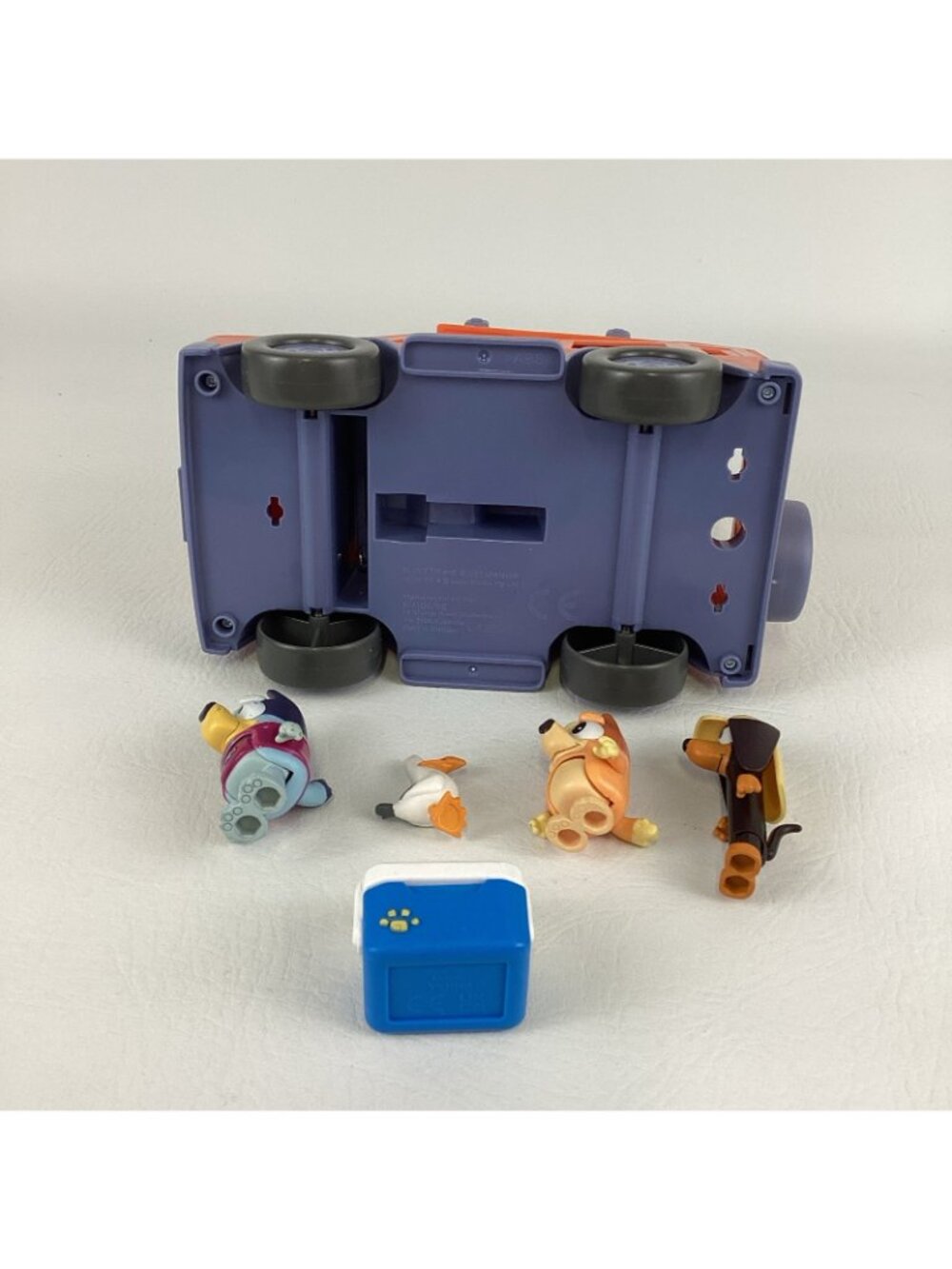 Bluey Heeler Family Beach Trip 4WD Vehicle Figures Lot Bandit Bingo Surfboards - Picture 8 of 11